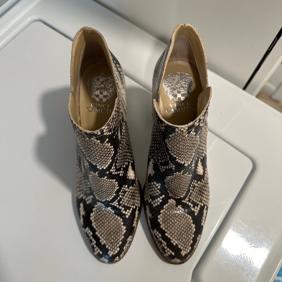 Women’s Vince Camuto snake skin booties. - Picture 1 of 5
